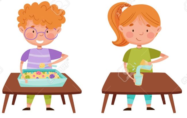 Deux enfants participant a un atelier Montessori