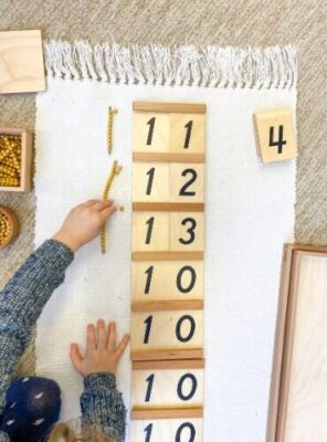 Apprentissage mathematiques avec du materiel Montessori